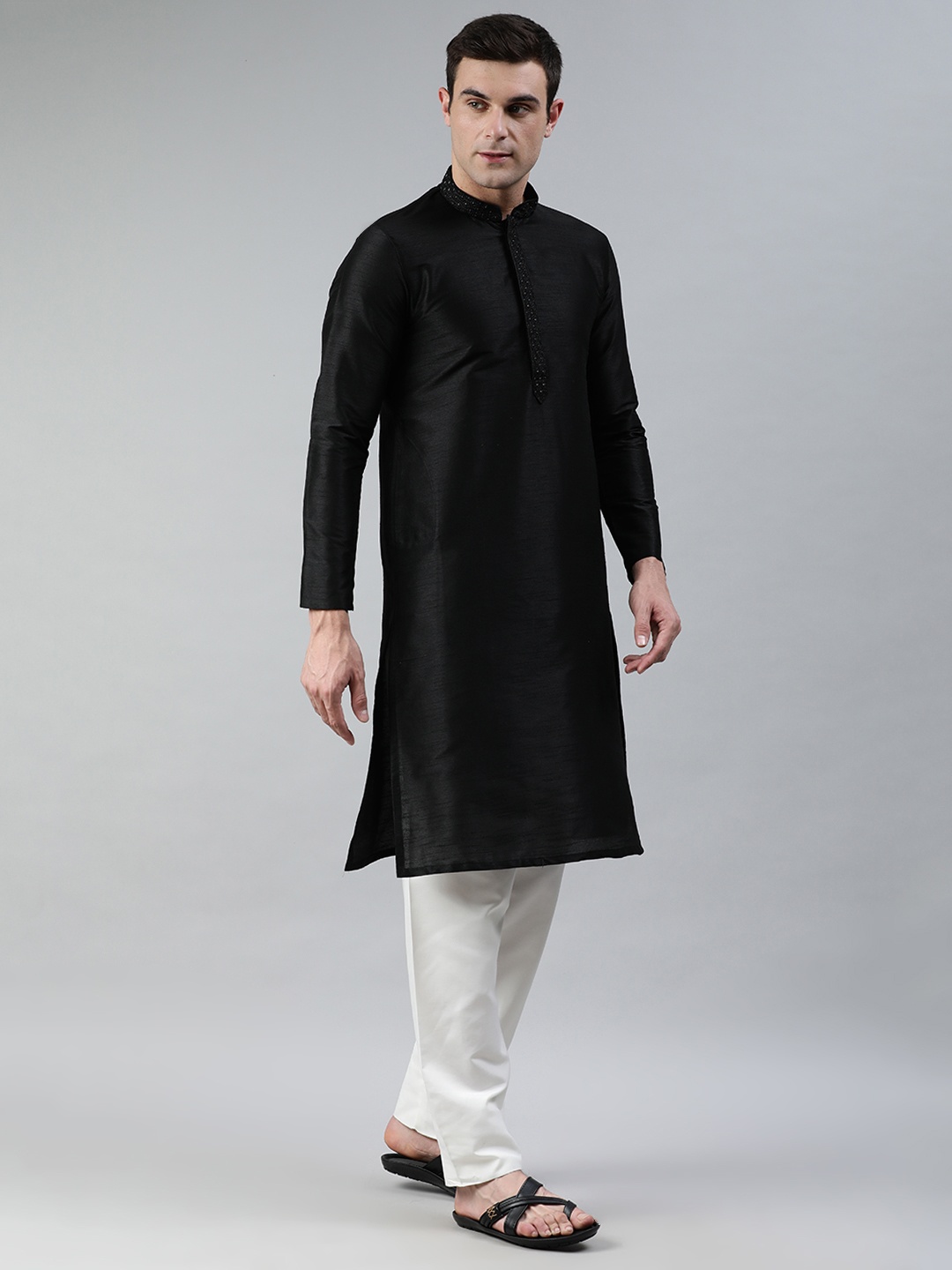 

Manthan Men Black Solid Kurta