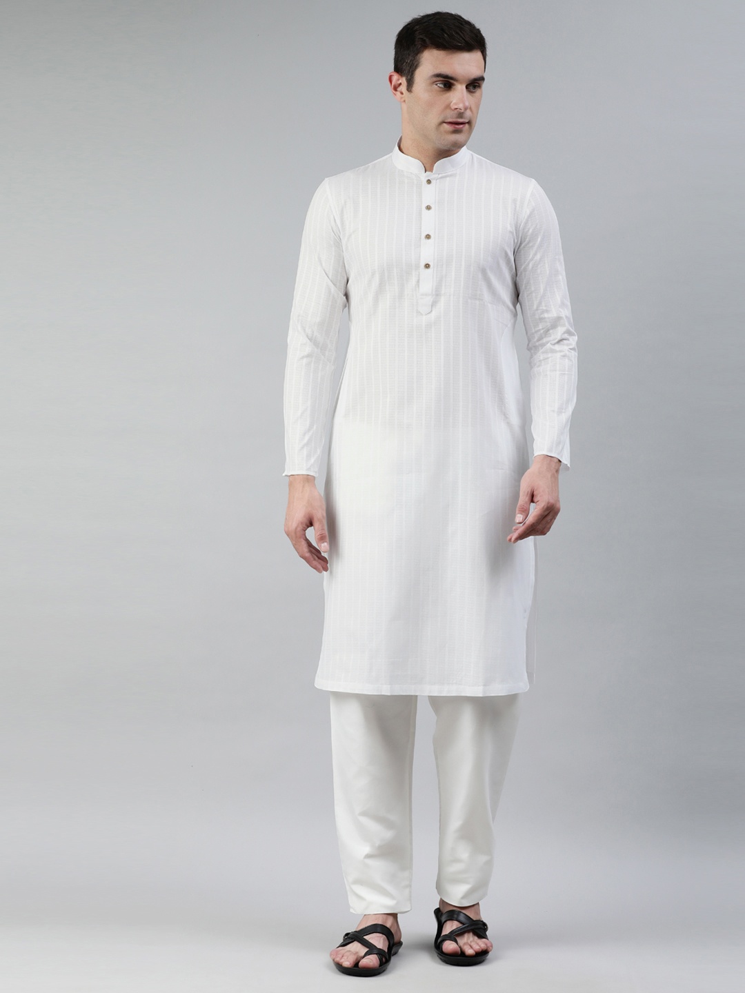 

Manthan Men White Striped Kurta