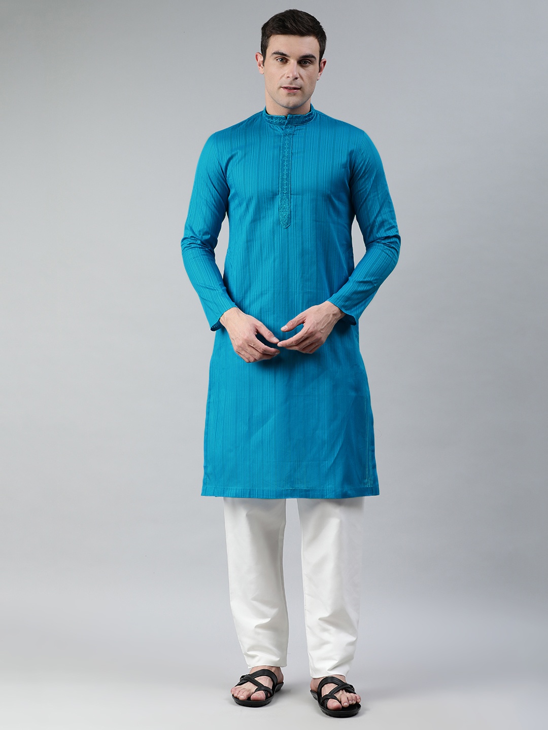 

Manthan Men Blue Striped Kurta
