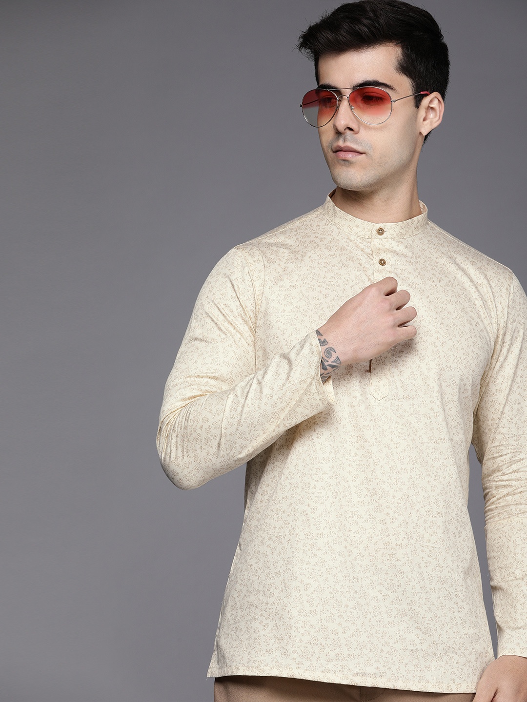 

Manyavar Men Cream-Coloured Floral Printed Short Kurta