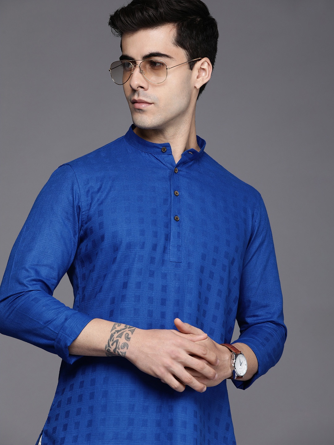 

Manyavar Men Navy Blue Checked Woven Design Short Kurta