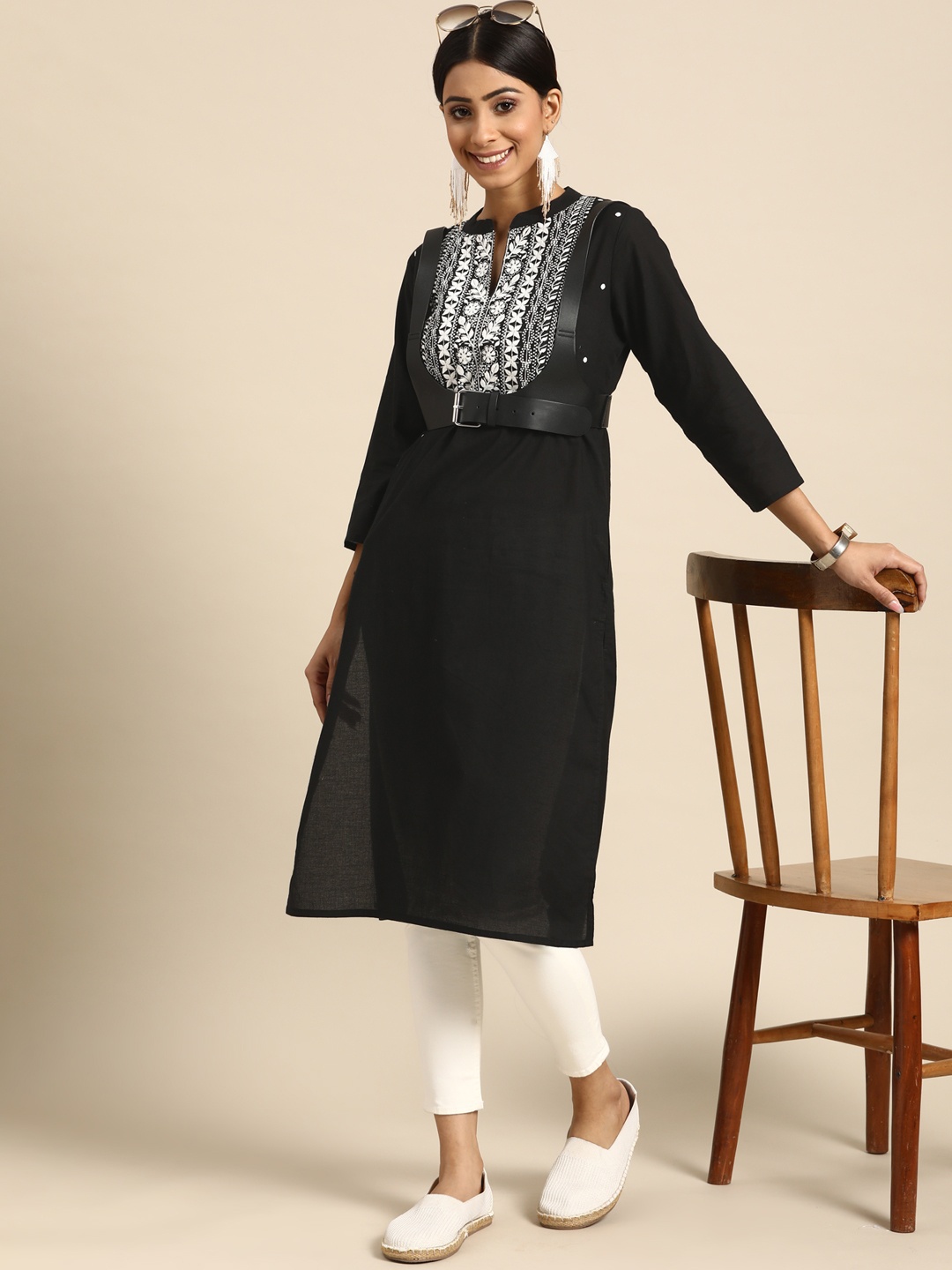 

Sangria Women Black & White Pure Cotton Yoke Embroidered Kurta
