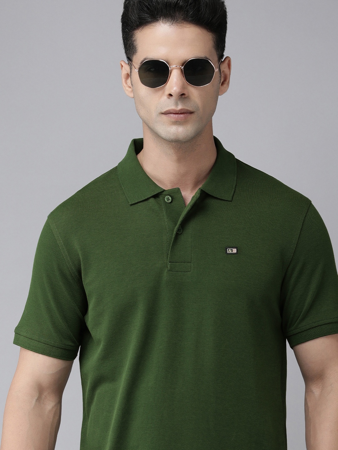 

Arrow Sport Men Green Solid Short Sleeves Polo Collar T-shirt