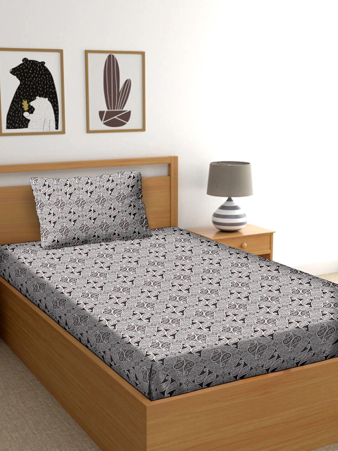 

BELLA CASA Grey & Black Geometric 150 TC Single Bedsheet with 1 Pillow Covers