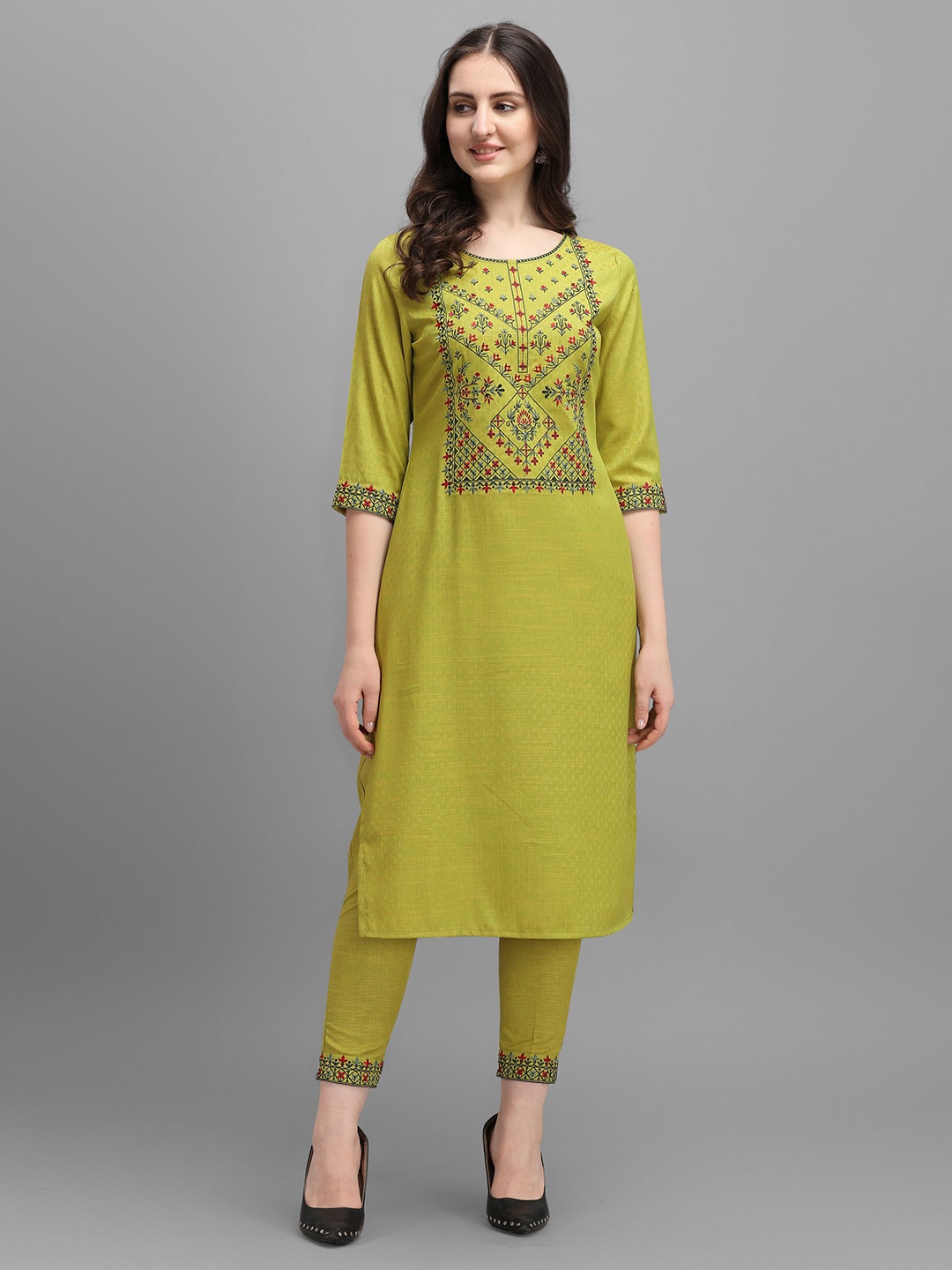 

Shopping Queen Women Green Yoke Design Pleated Kurti with Trousers
