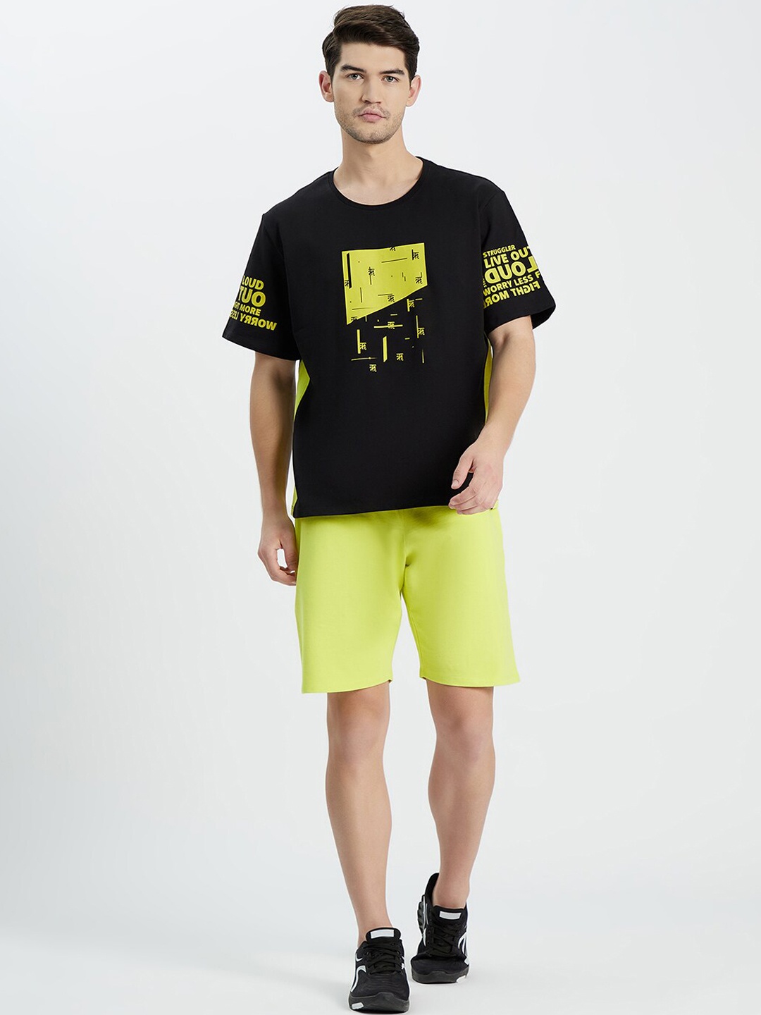 

EDRIO Men Lime Green & Black Solid T-Shirt & Shorts