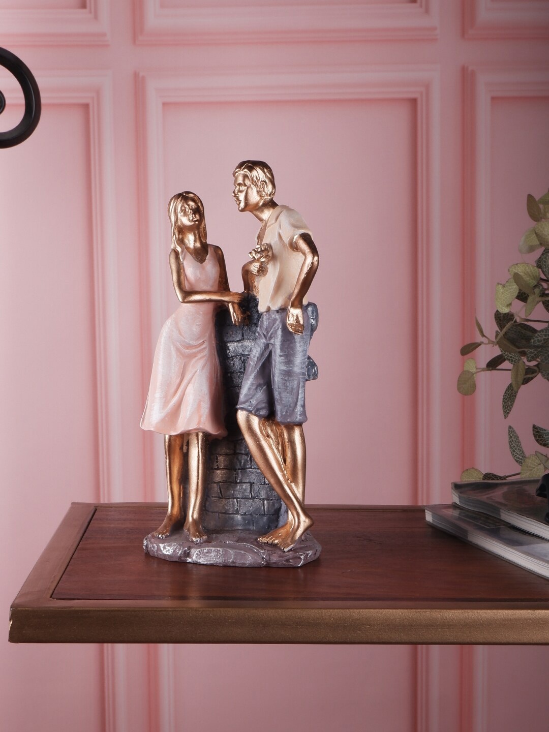 

THE WHITE INK DECOR Pink & Blue Solid Couple Figurine Showpieces