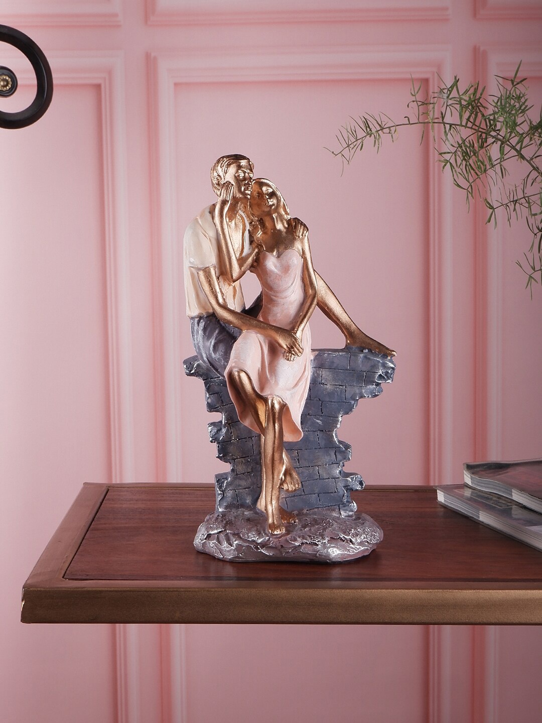 THE WHITE INK DECOR Pink Couple Figurine Showpieces