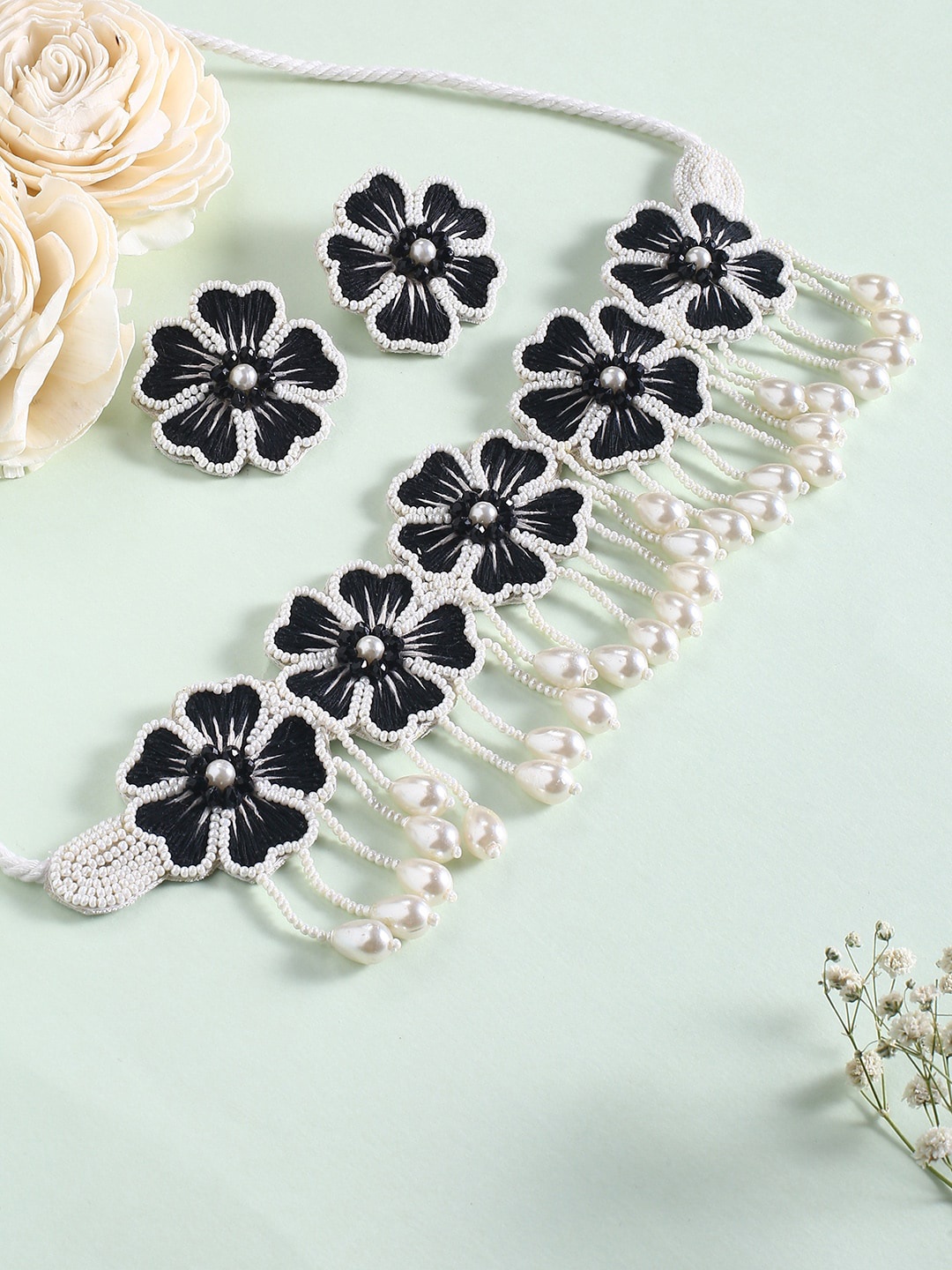 

justpeachy Black & White Beaded Jewellery Set