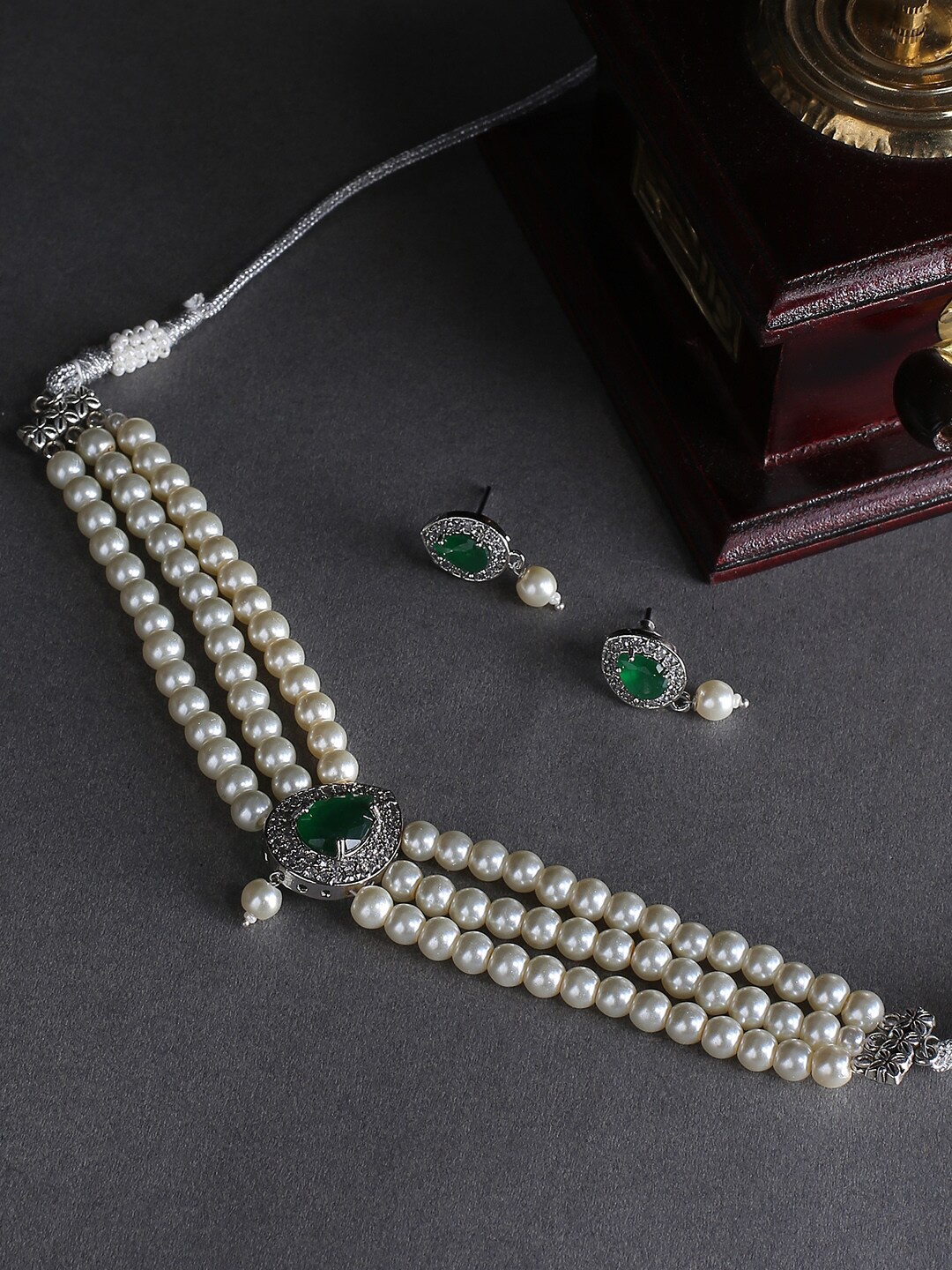 

justpeachy pearl choker with green stone earrings Jewellery Set