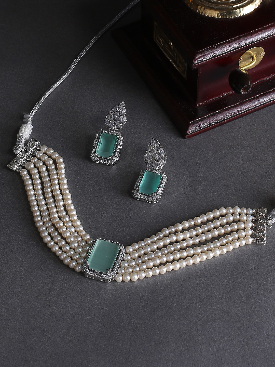 

justpeachy White & Green Silver-Plated AD Choker Set