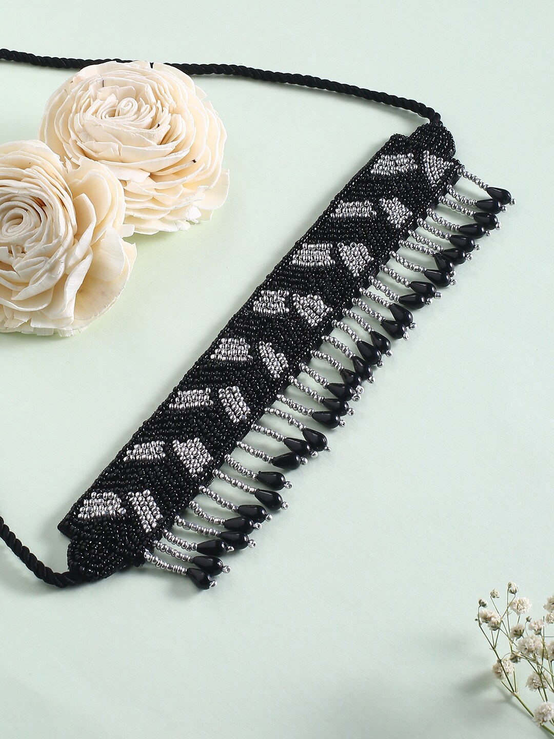 

justpeachy Black & White Handcrafted Necklace
