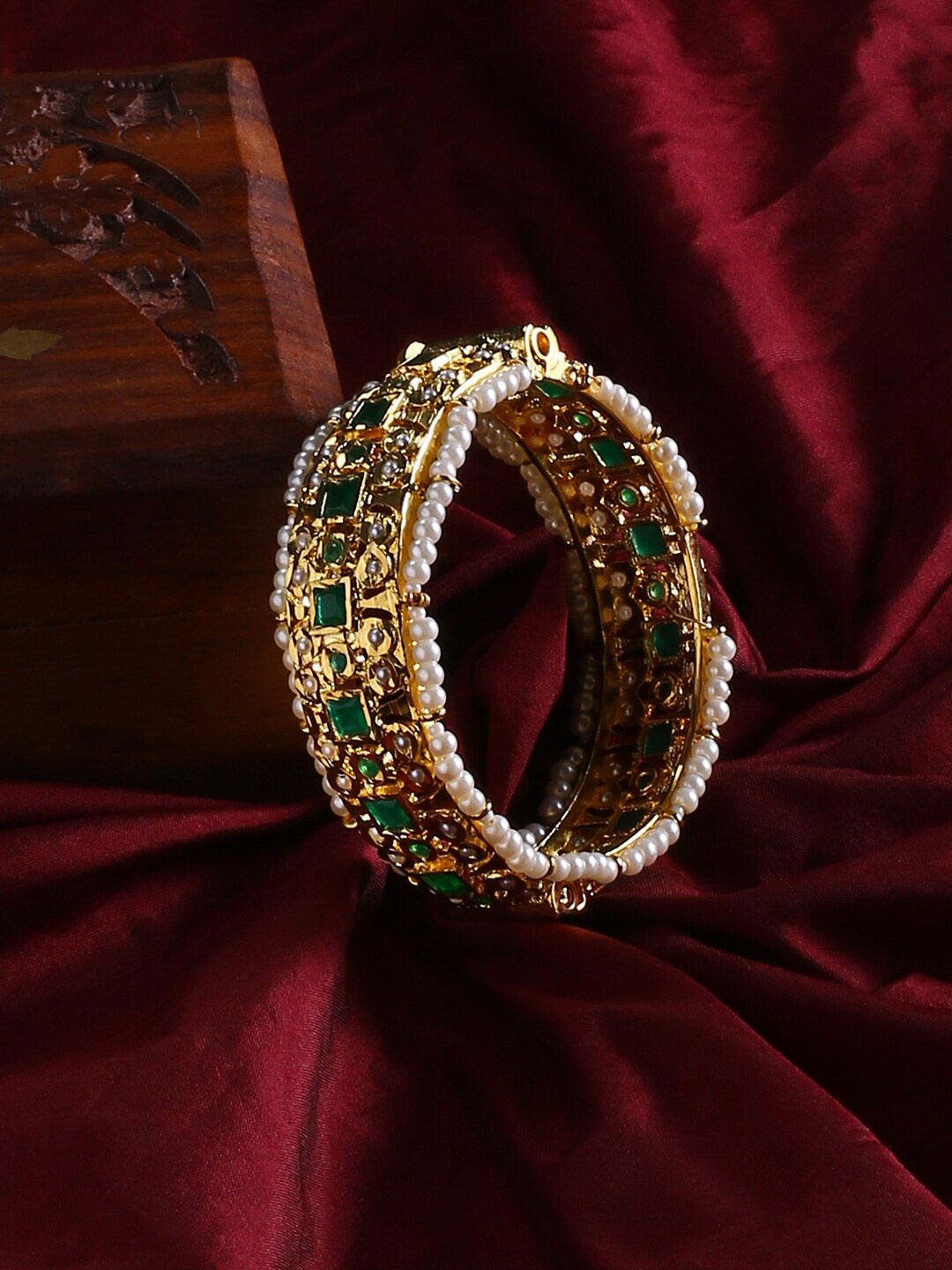 

justpeachy Women Gold-Toned & Green Handcrafted Gold-Plated Bangle-Style Bracelet