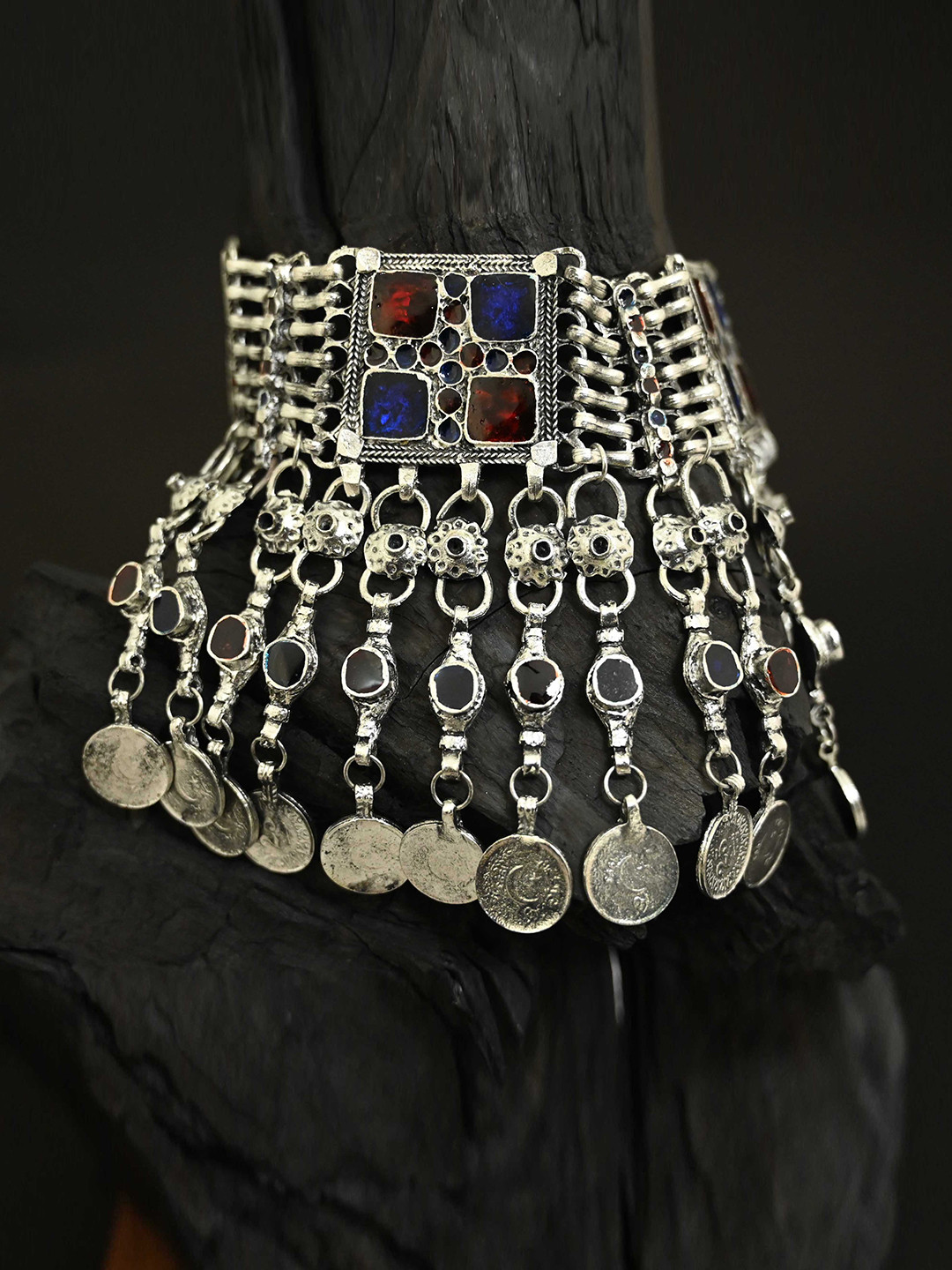 

justpeachy Silver-Toned & Blue Afghan Choker Necklace