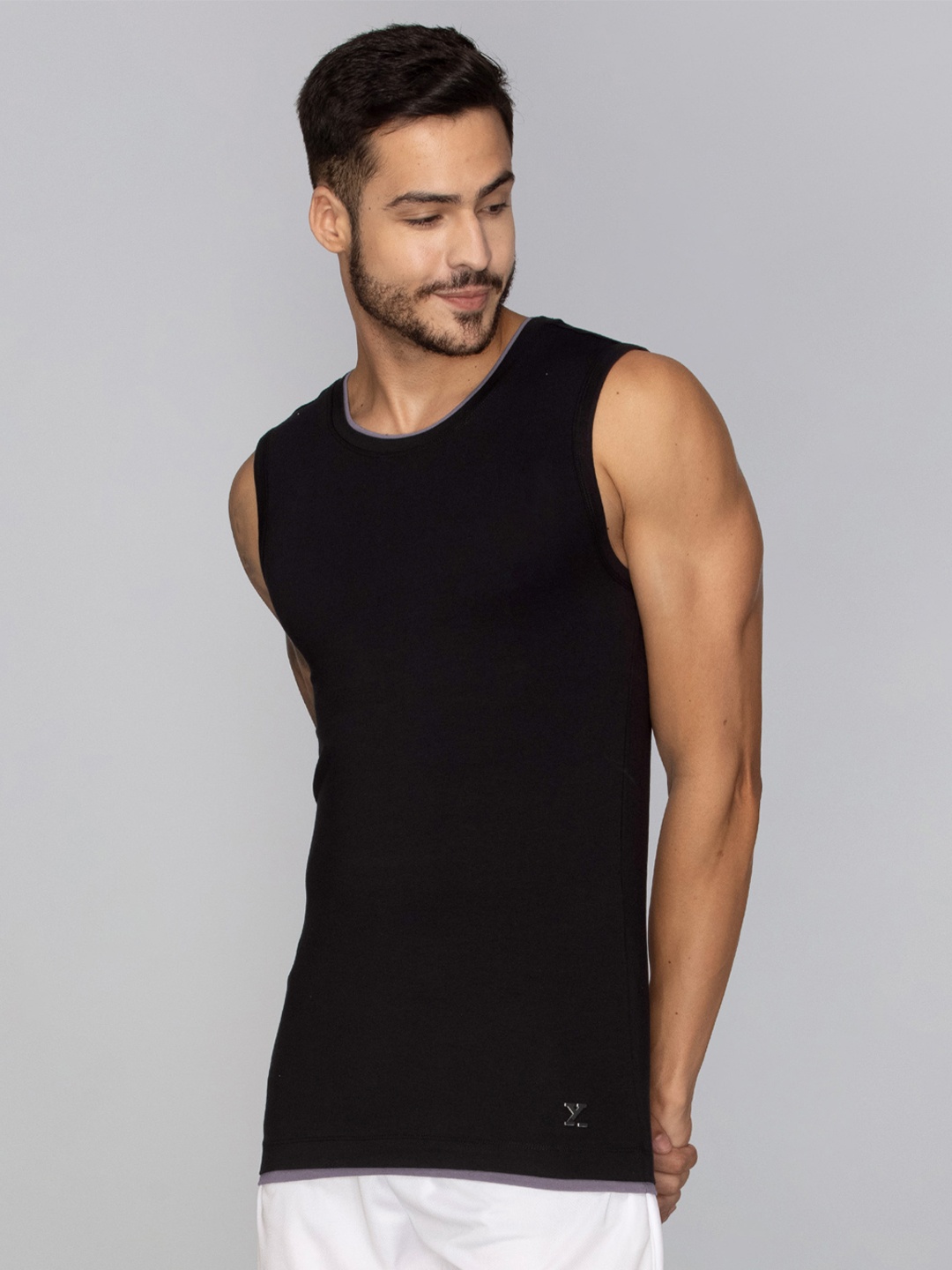 

XYXX Men Black Moisture Absorbing Gym Vest with Anti-bacterial Silver Finish