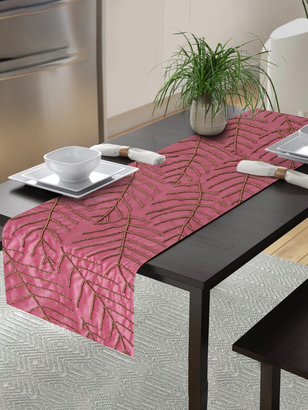 

Alina decor Pink & Gold-Coloured Embellished 6-Seater Table Runner
