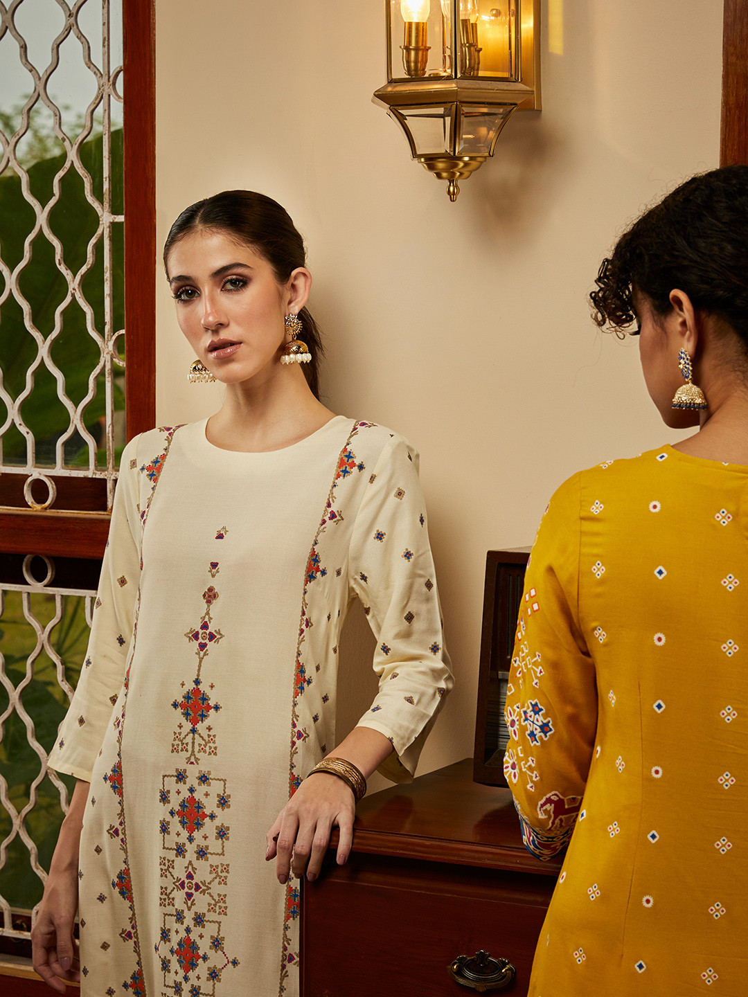 

Anouk Women Off White & Pink Geometric Printed Kurta