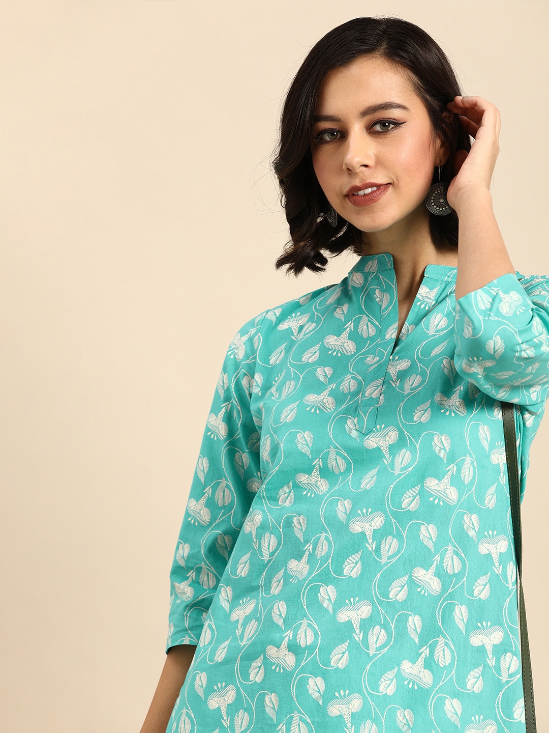 

Anouk Women Blue & White Floral Printed Pure Cotton Regular Kurta