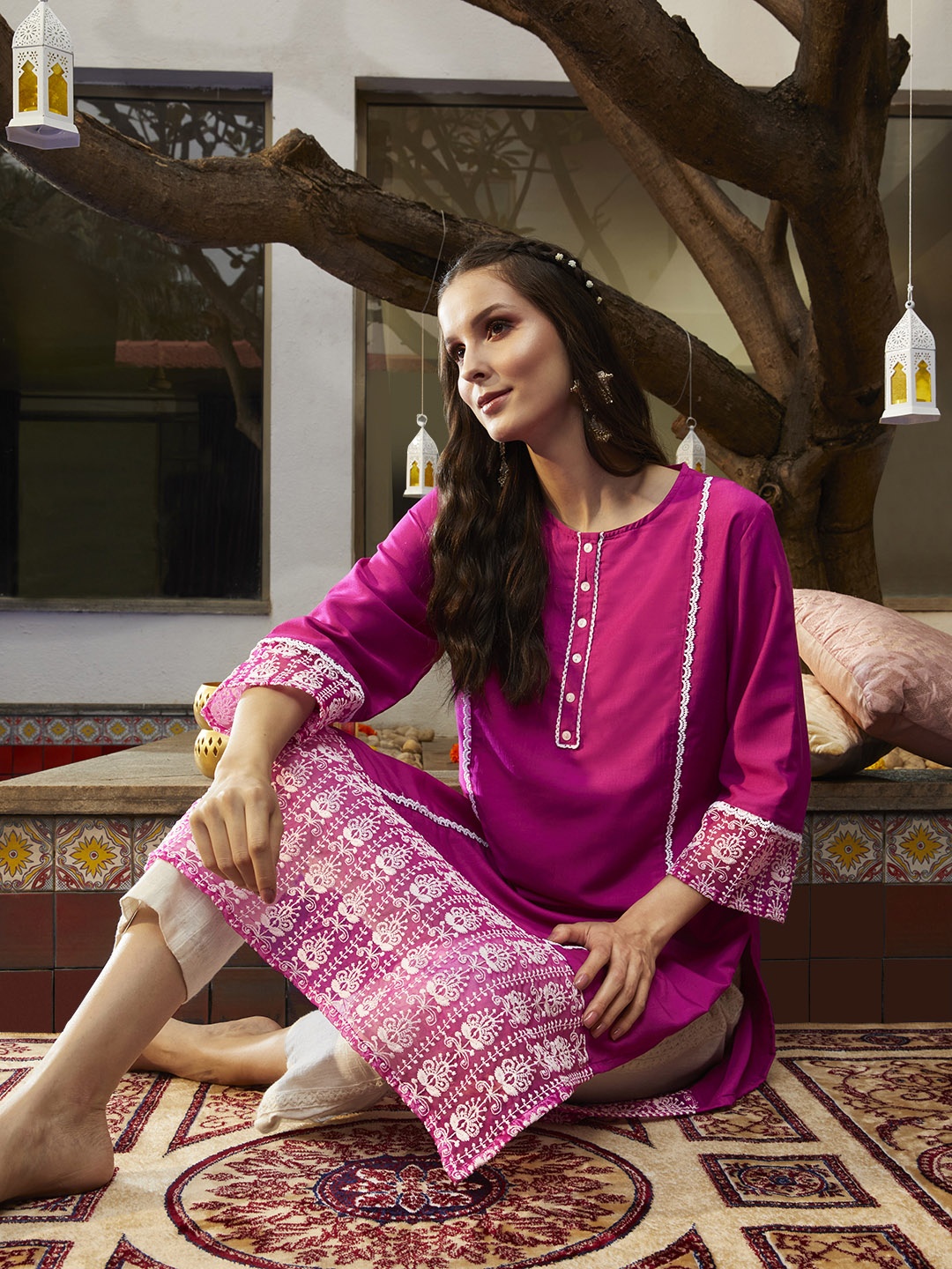 

Anouk Women Fuchsia Pink & White Ethnic Motifs Embroidered Kurta