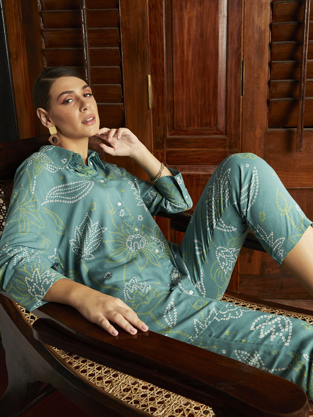 

Anouk Women Green Bandhani Printed Kurti with Trousers