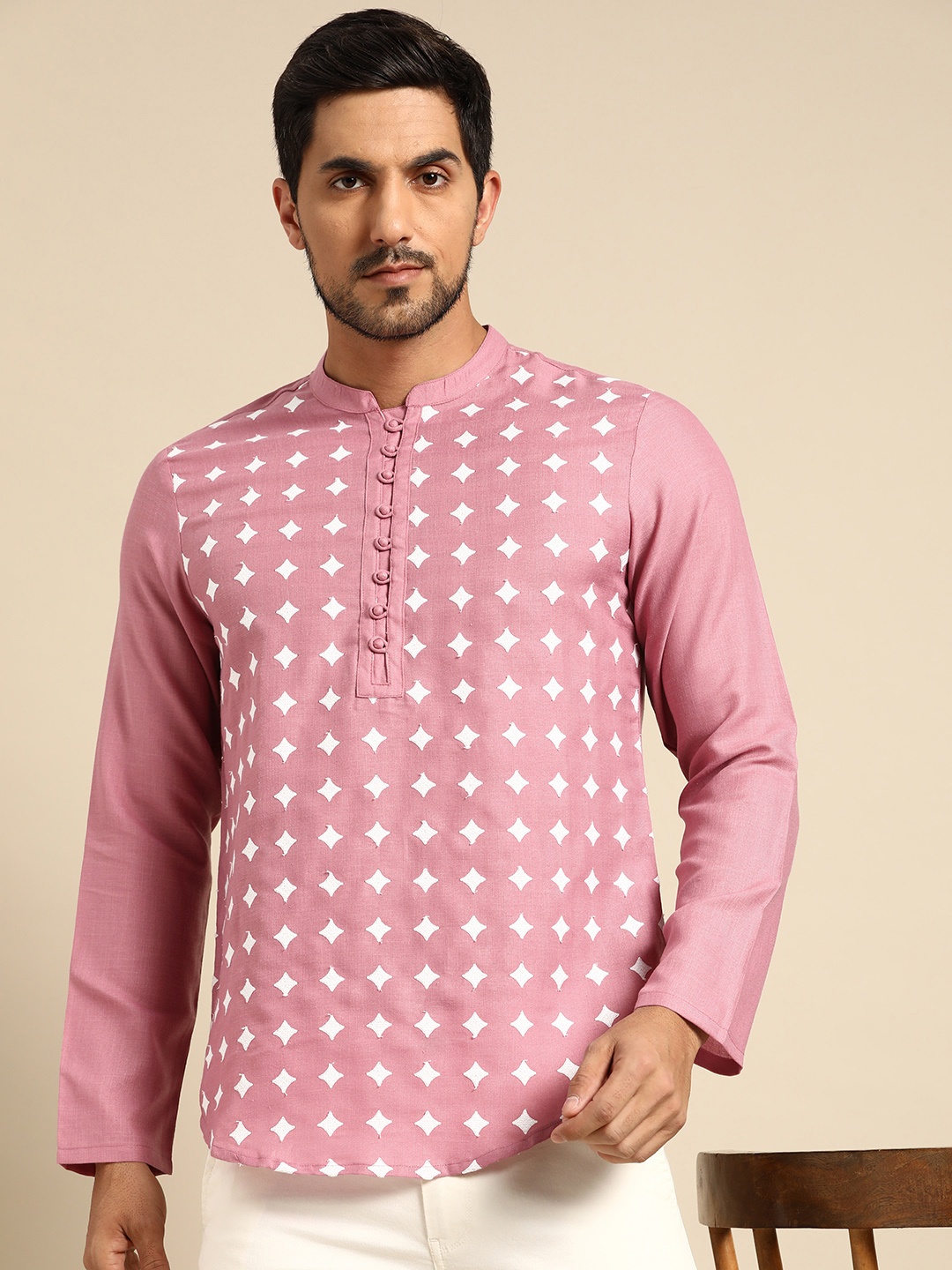 

Anouk Men Pink & White Geometric Embroidered Kurta