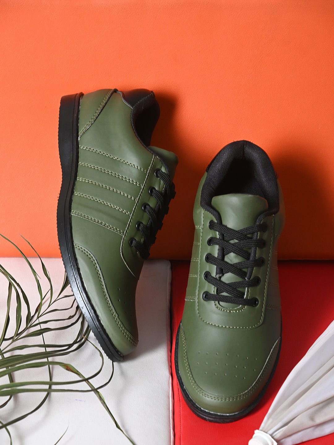 

Sir Corbett Men Olive Green Colourblocked Sneakers