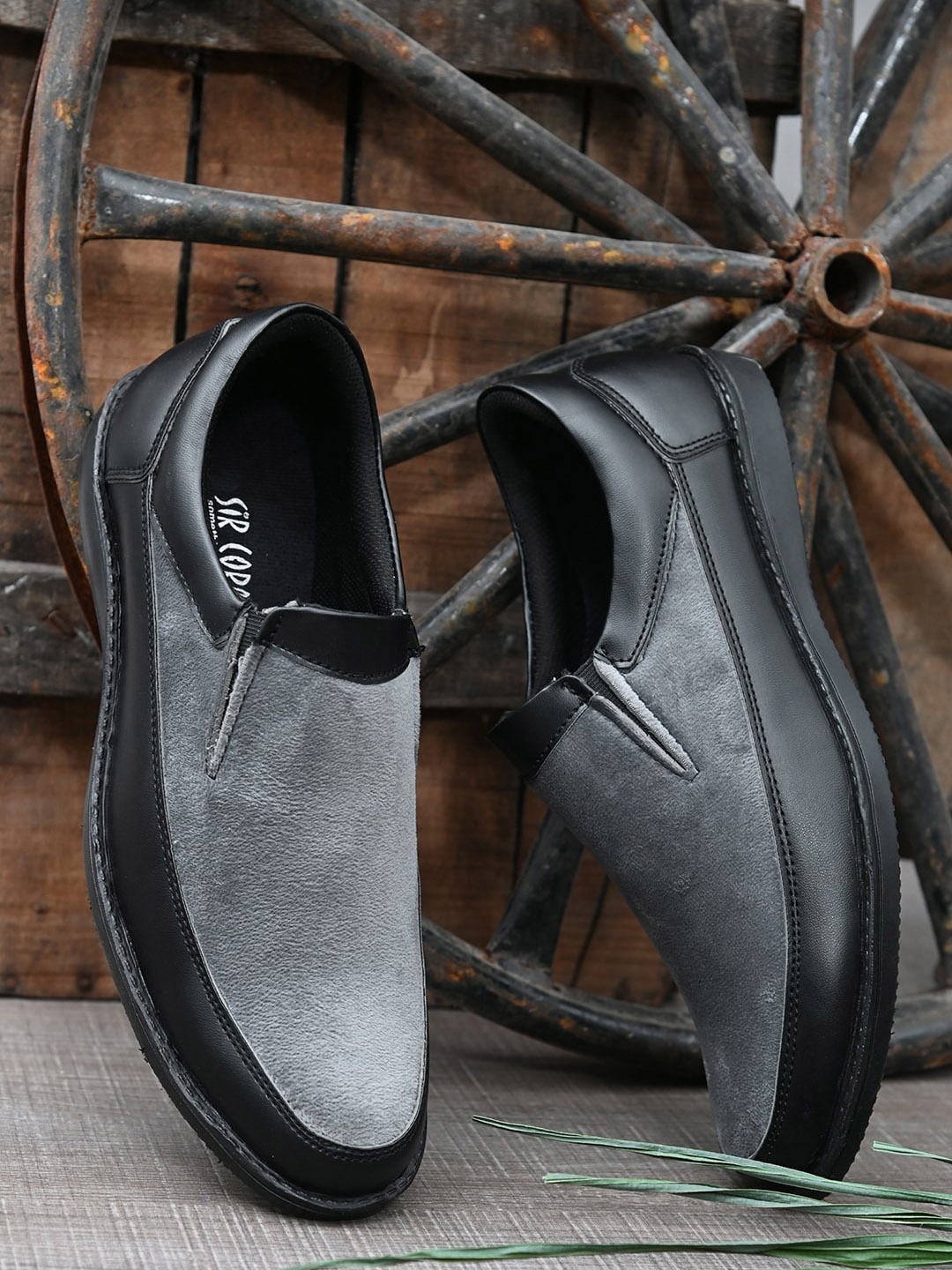 

Sir Corbett Men Grey Slip-On Sneakers