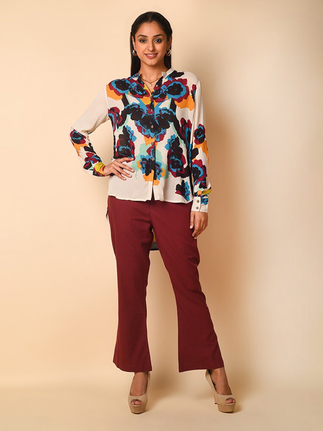 

BARARA ETHNIC Women White & Blue Standard Floral Printed Casual Shirt