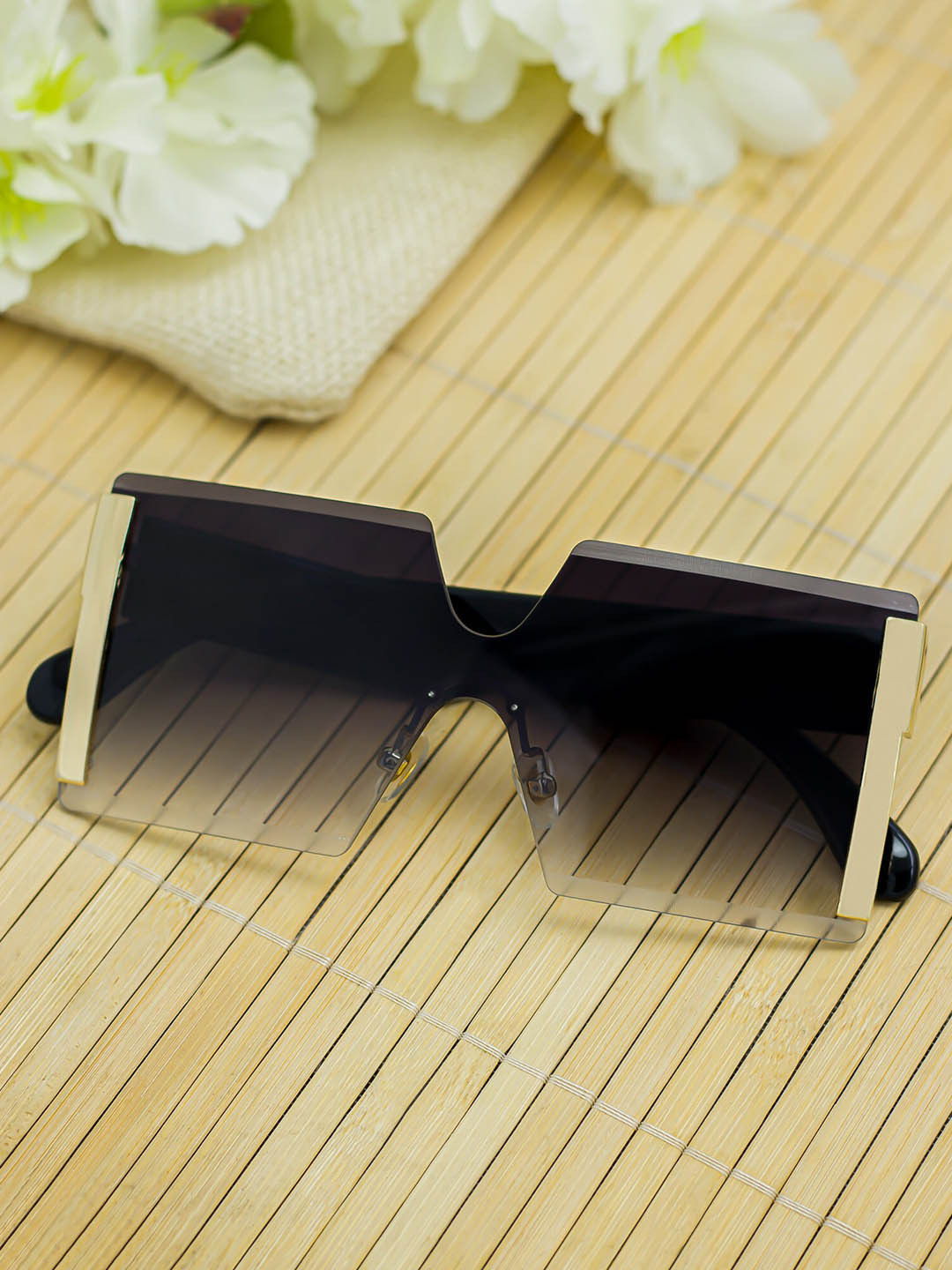 

Bellofox Unisex Black Lens & Gold-Toned Oversized Sunglasses BS1935-0522