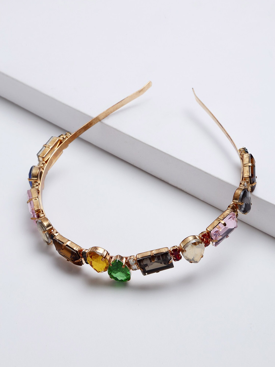 

Bijoux by Priya Chandna Women Gold-Toned & Green Embellished Hairband