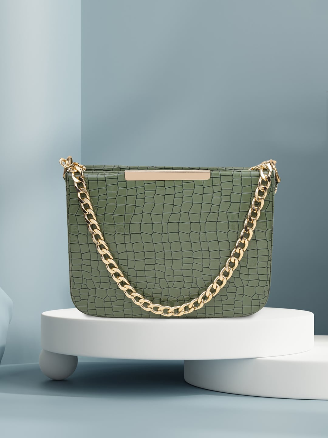 

Apsis Green Structured Handheld Bag with Applique