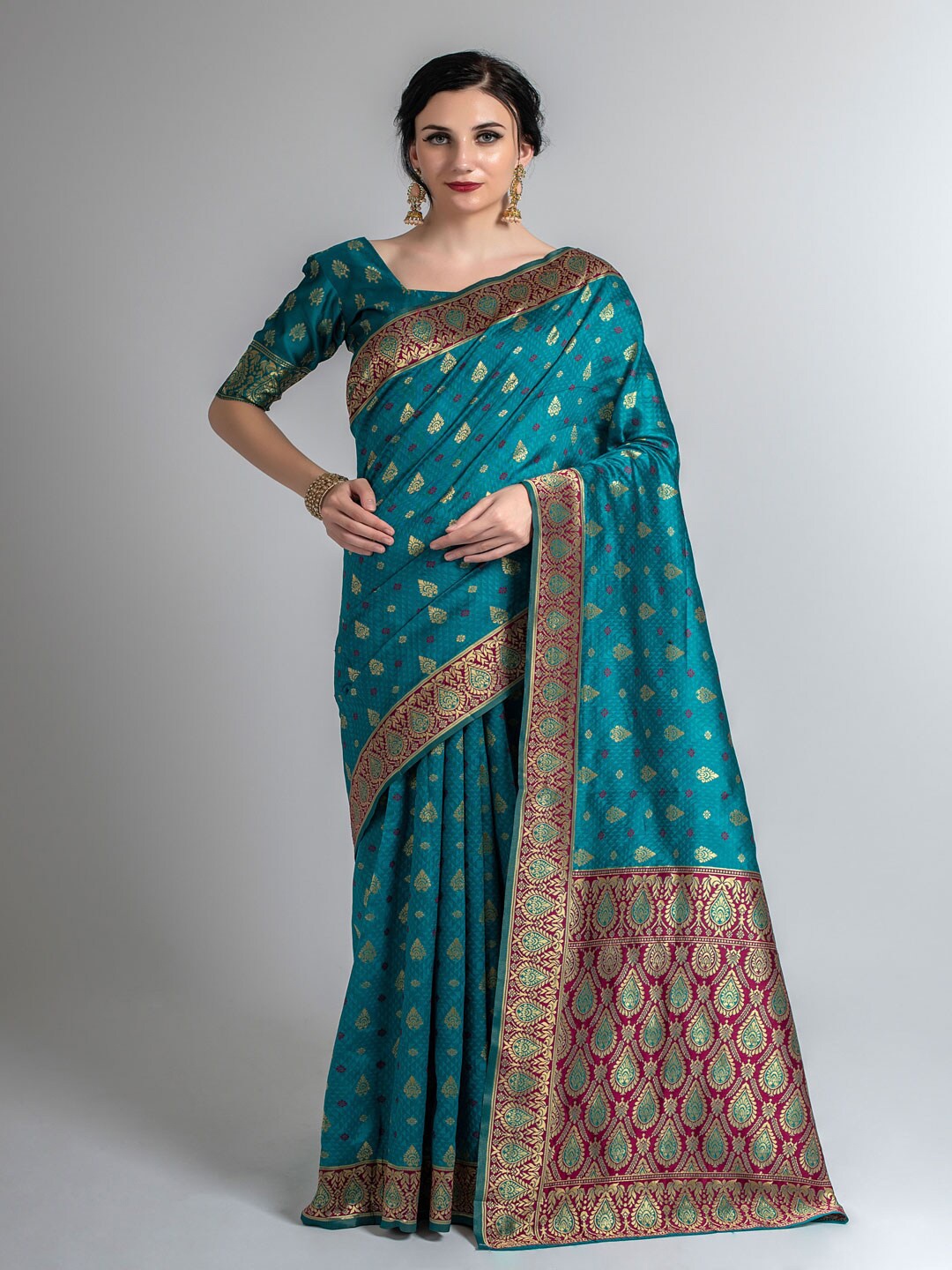 

Lilots Blue & Magenta Floral Zari Silk Blend Kota Saree