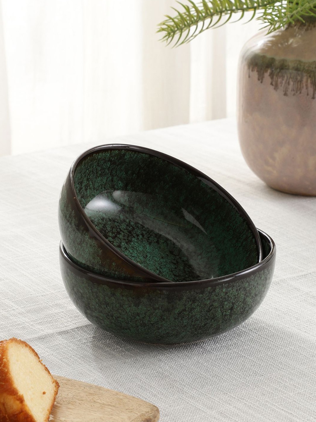 

VarEesha Set Of 2 Green Ceramic Serving Bowls