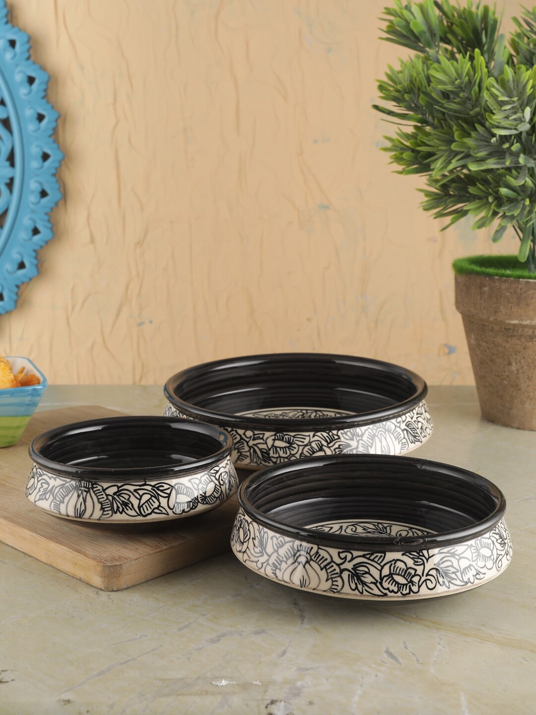 

VarEesha set of 3 Kalamkari Black & White Ceramic Flat Serving Bowls, Off white