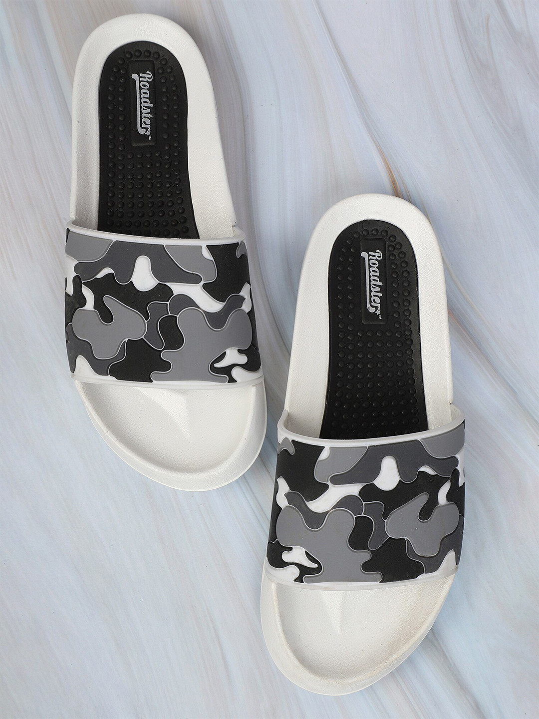 

Roadster Men White & Grey Printed Sliders