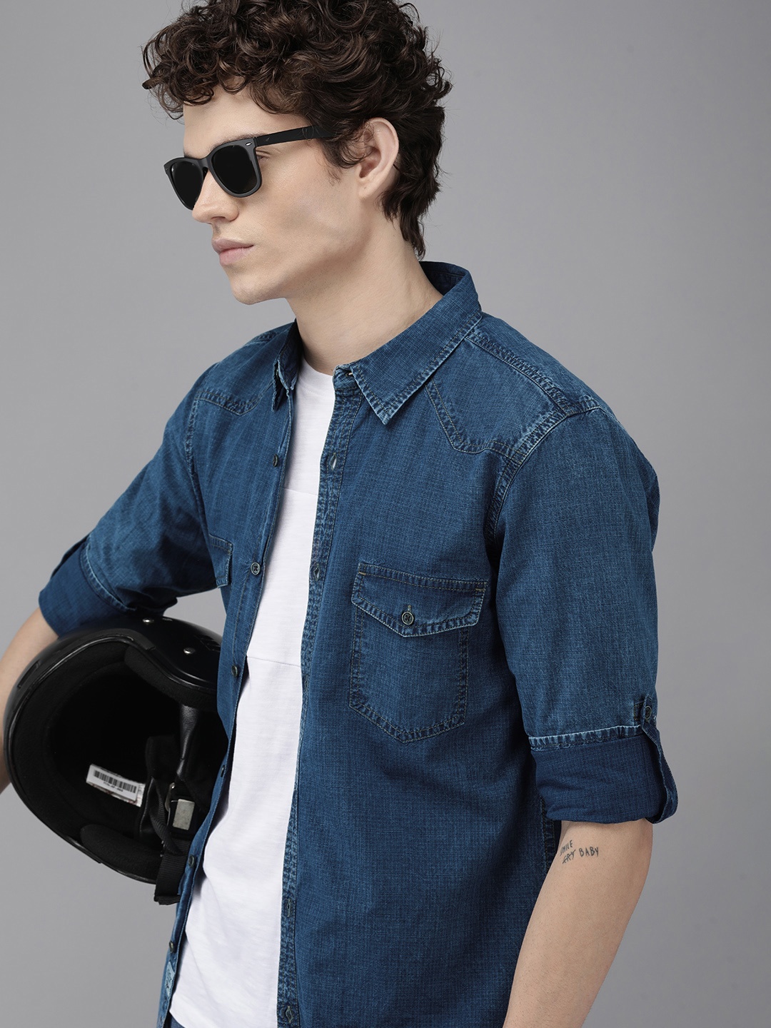 

The Roadster Lifestyle Co Men Blue Solid Casual Shirt