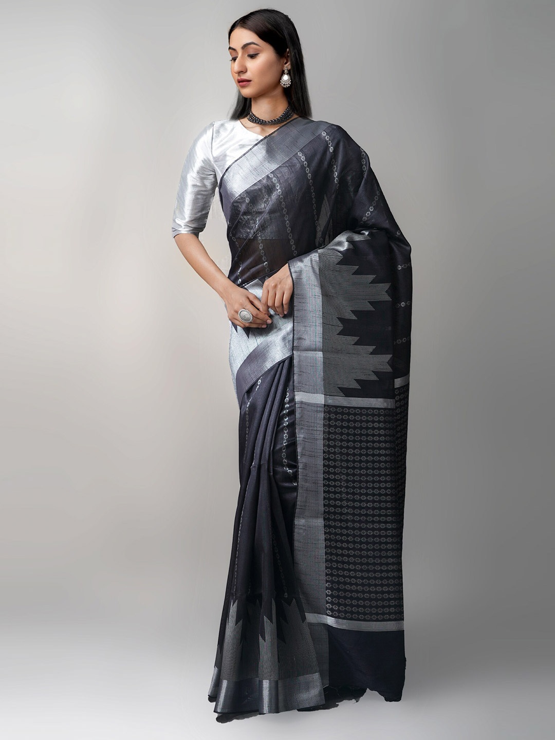 

Unnati Silks Black & Silver-Toned Woven Design Zari Silk Blend Jamdani Saree