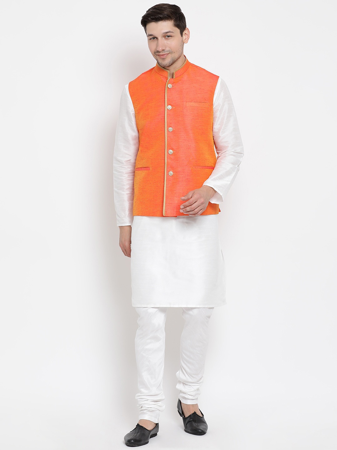 

VASTRAMAY Men White Pleated Kurta with Pyjamas