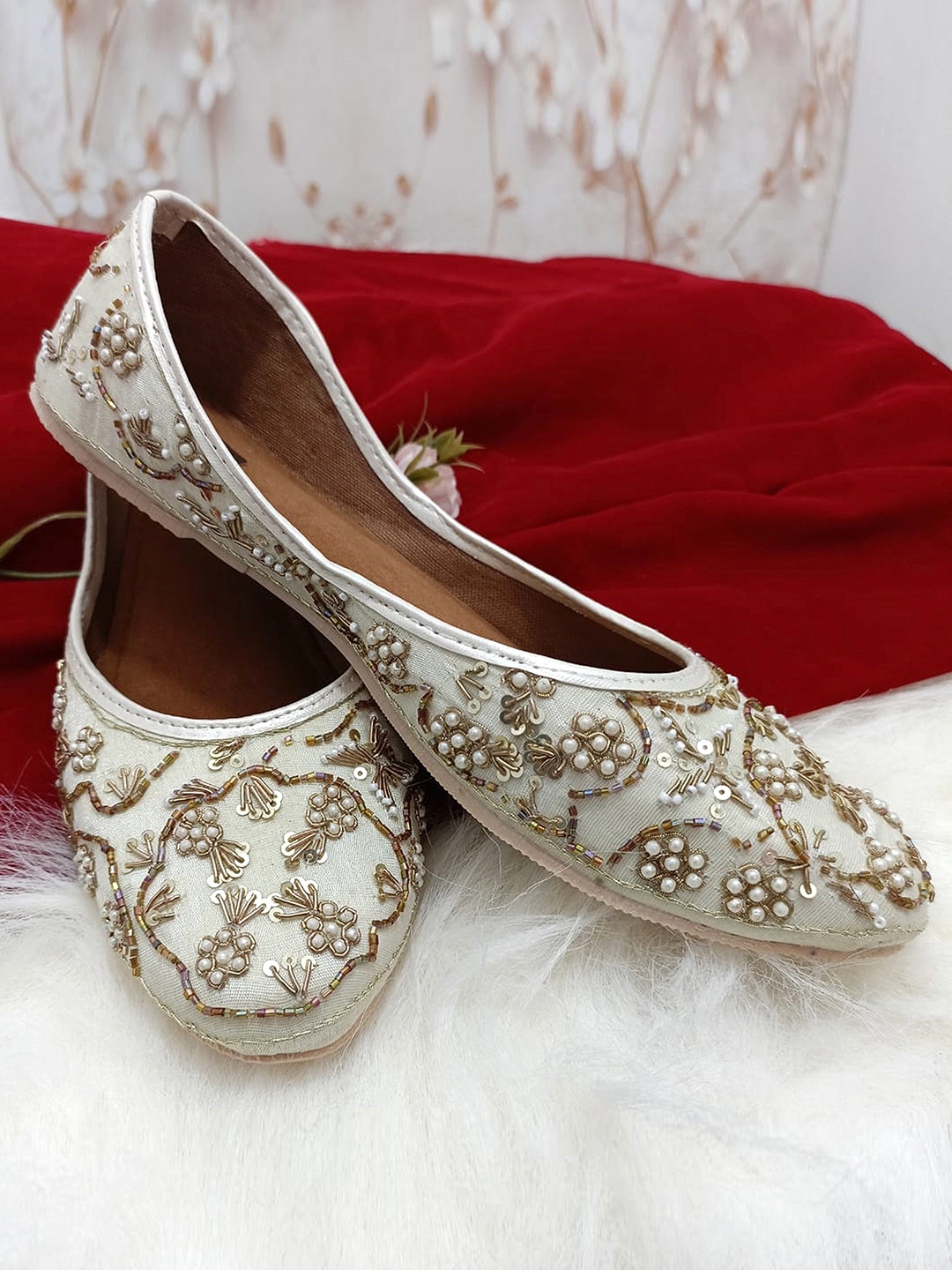 

DESI COLOUR Women Gold-Toned Ethnic Mojaris Flats