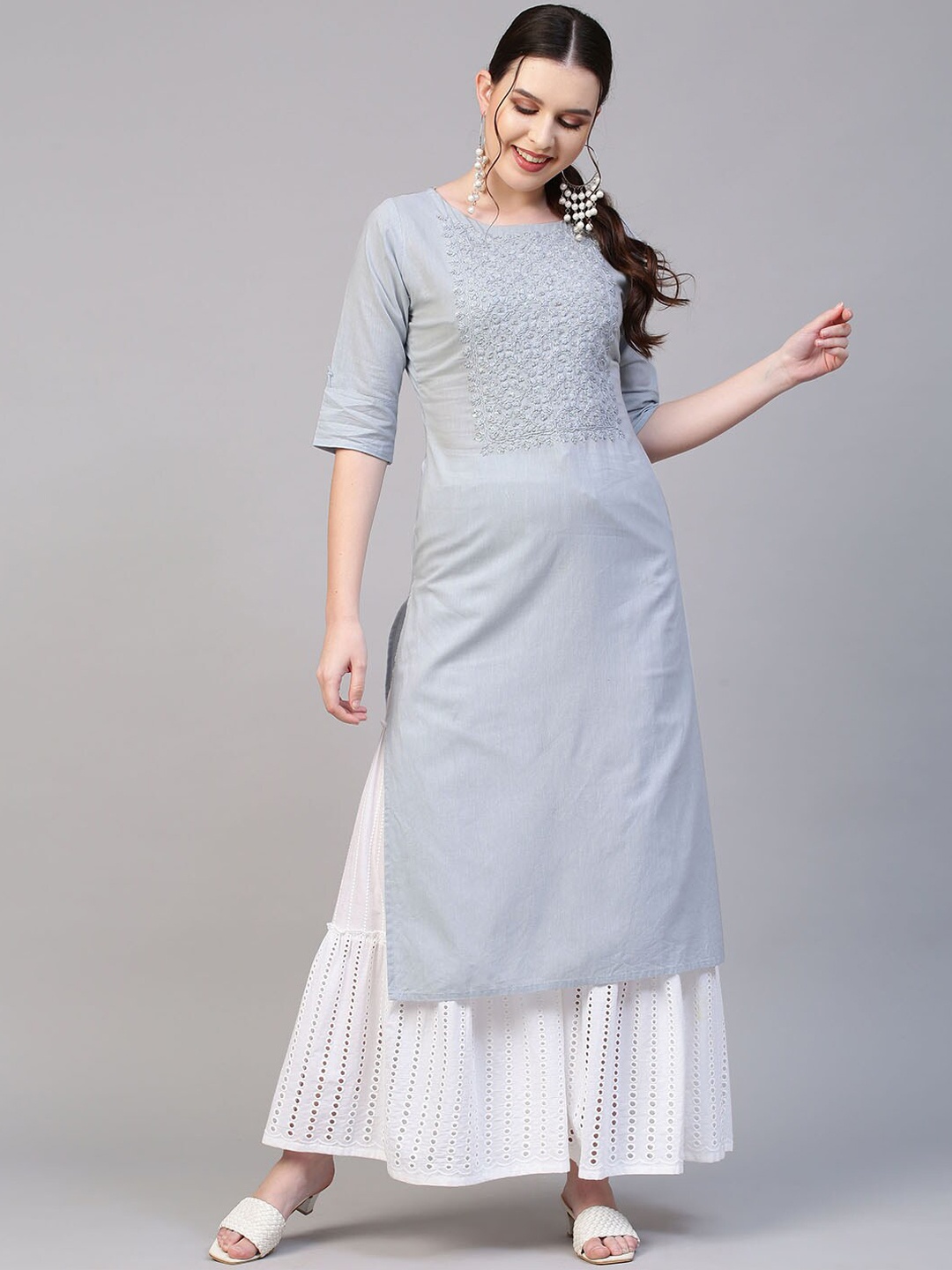 

FASHOR Women Blue Geometric Yoke Design Keyhole Neck Flared Sleeves Thread Work Kurta