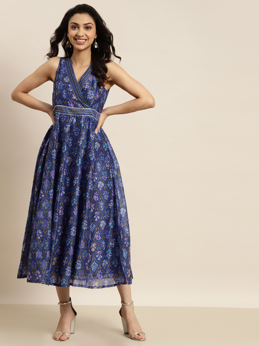 

Shae by SASSAFRAS Women Violet & Brown Ethnic Motifs Printed Midi Dress
