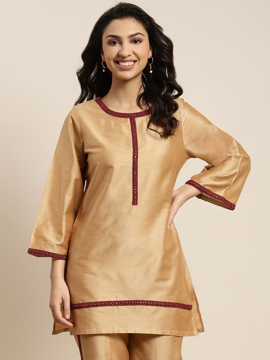 

Shae by SASSAFRAS Women Beige Mirror Work Kurta