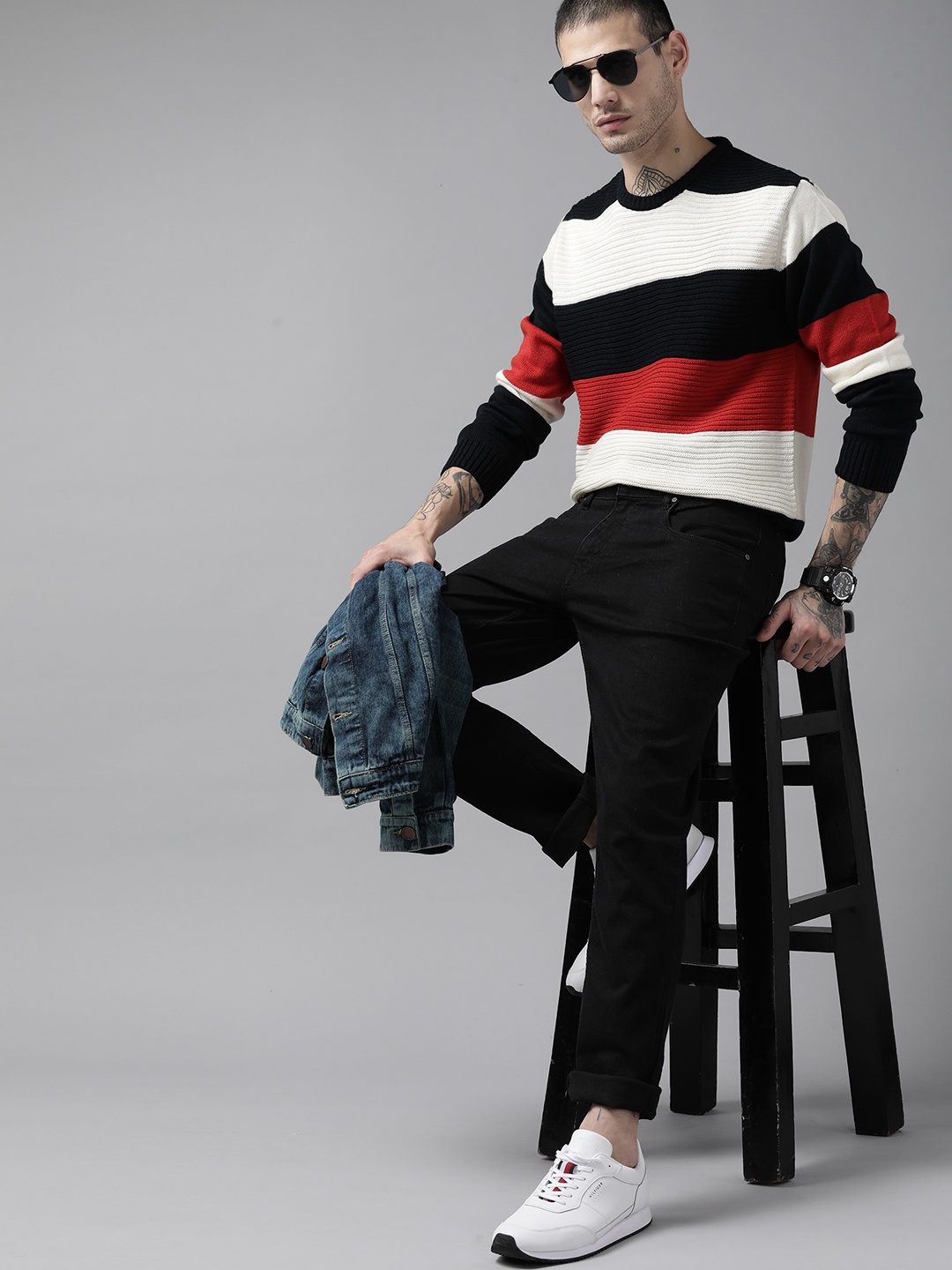 

The Roadster Lifestyle Co. Men Navy Blue & Cream-Coloured Striped Fine Knit Pullover