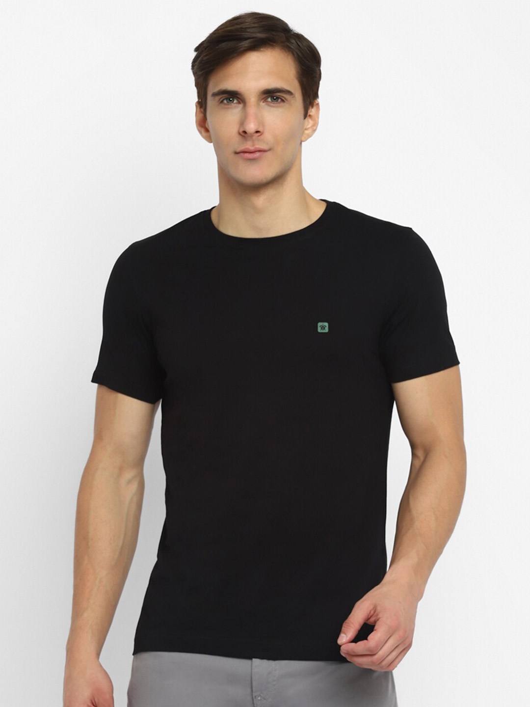 

Turtle Men Black Pure Cotton Applique Slim Fit T-shirt