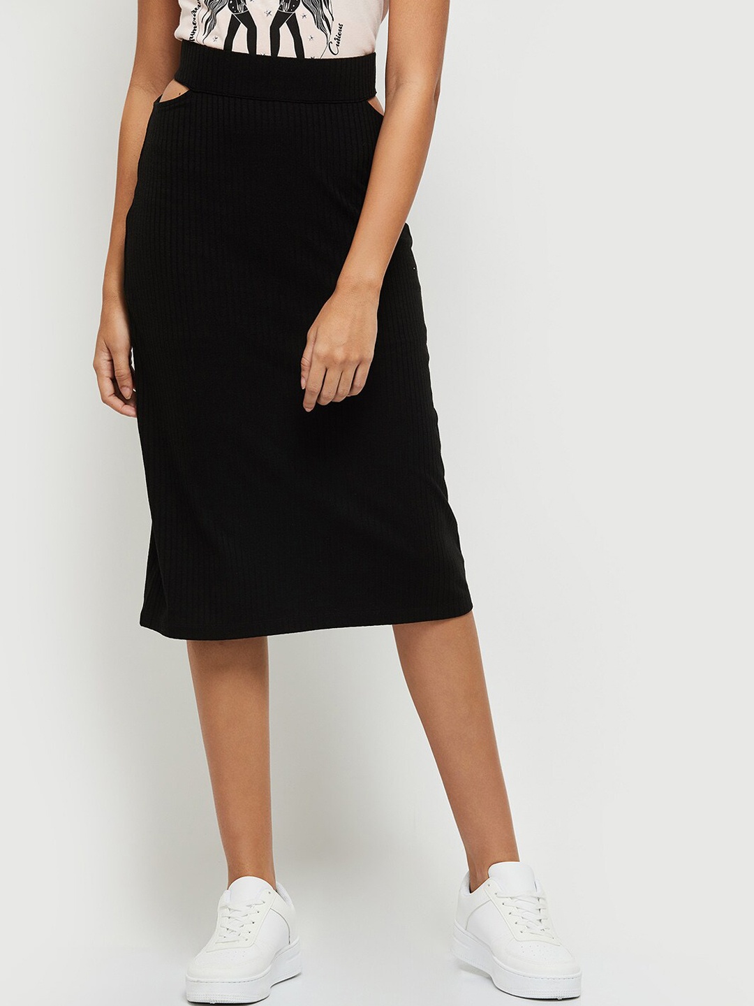 

max Women Black Solid Straight Knee-Length Skirt