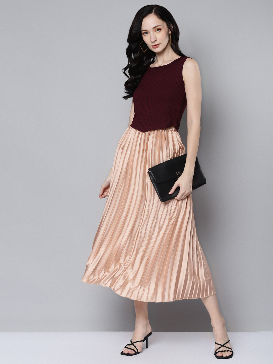

SASSAFRAS Burgundy V-Hem Crop Top