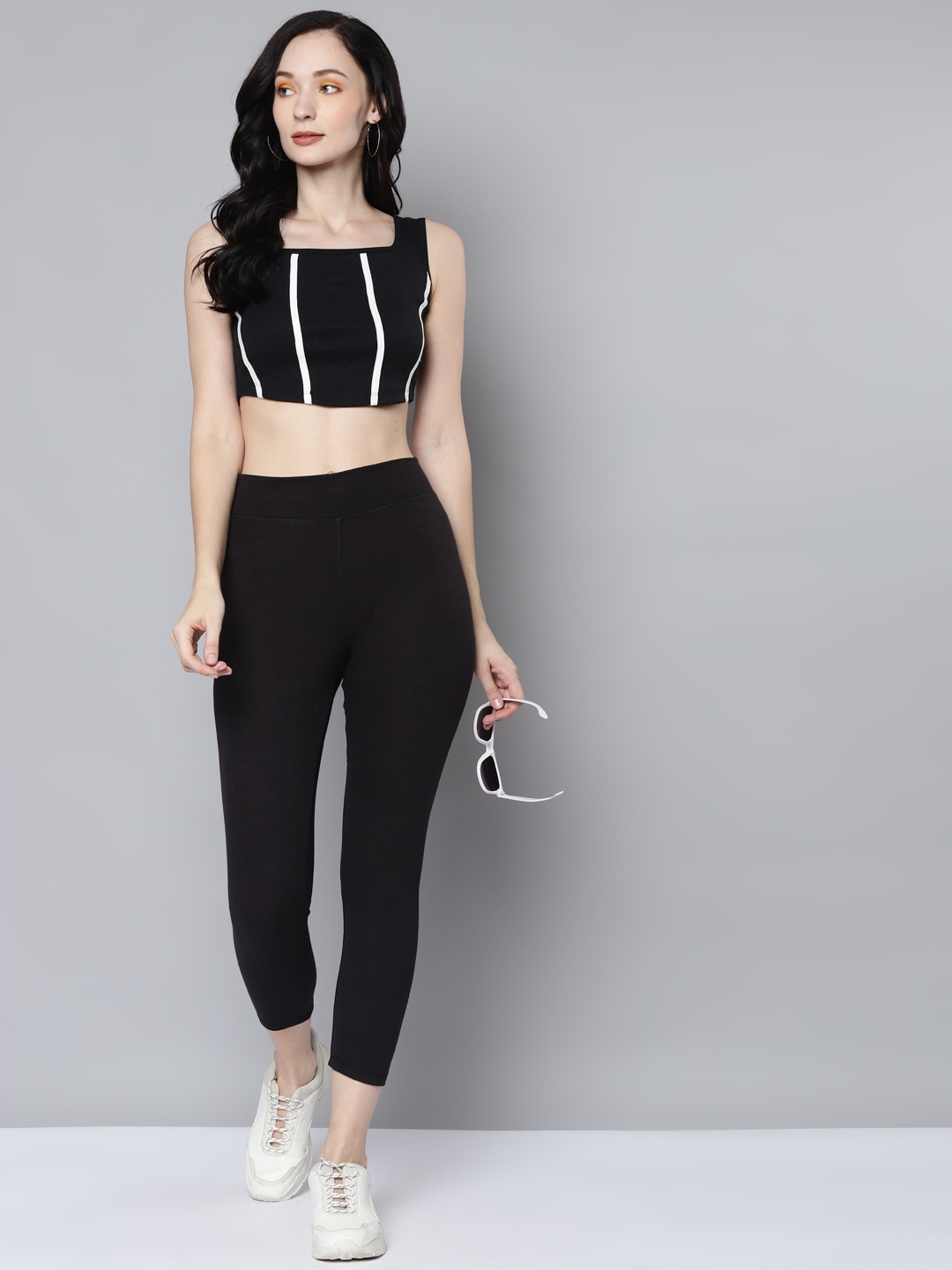 

SASSAFRAS Black & White Striped Crop Top