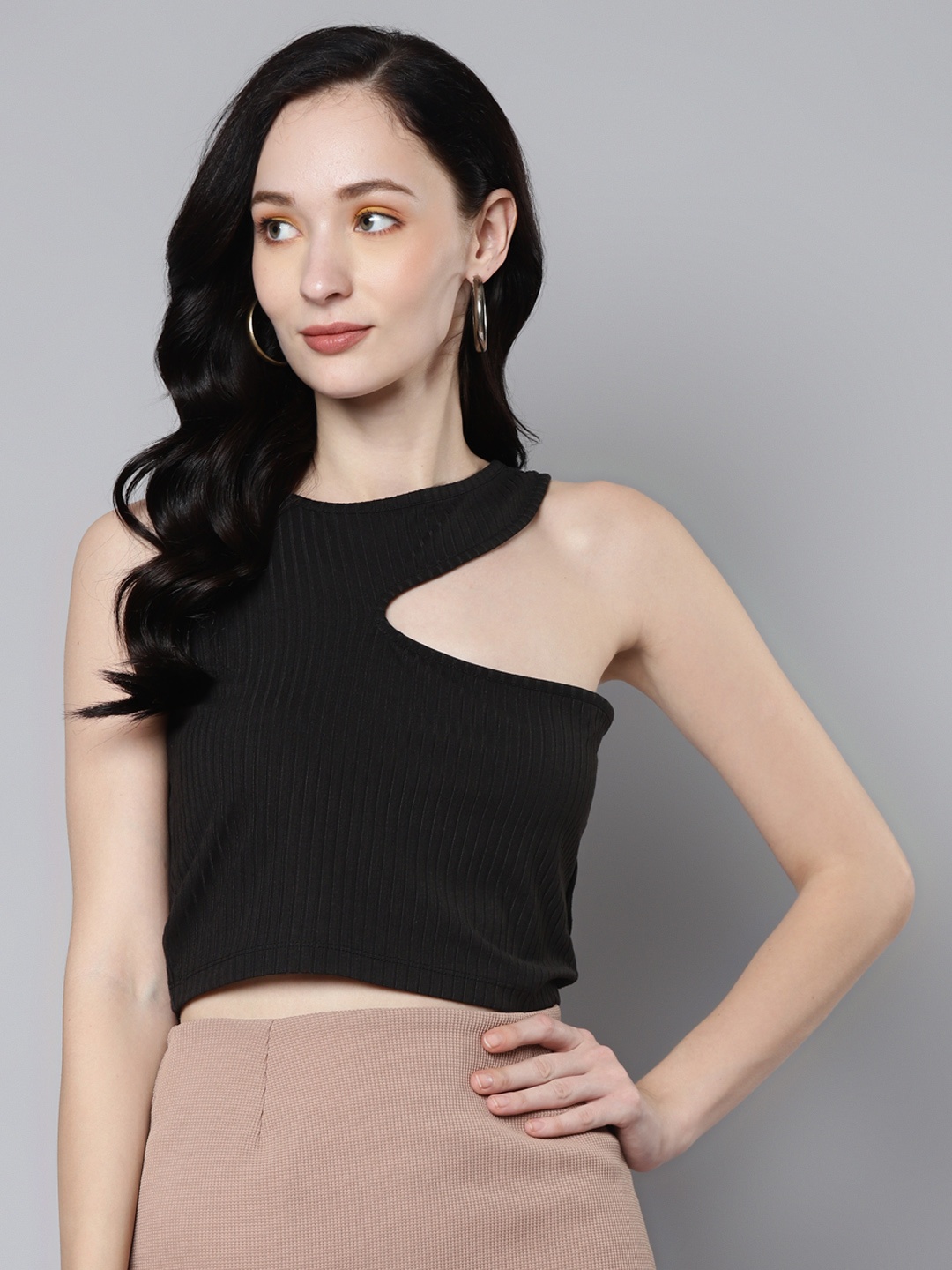 

SASSAFRAS Black Solid Crop Top