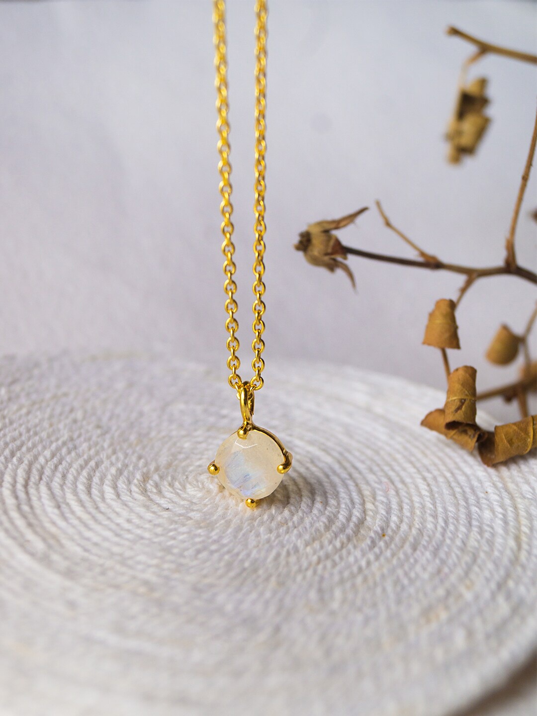 

MANNASH\ Women White 925 Sterling Silver Gold-Plated Moonstone Chain