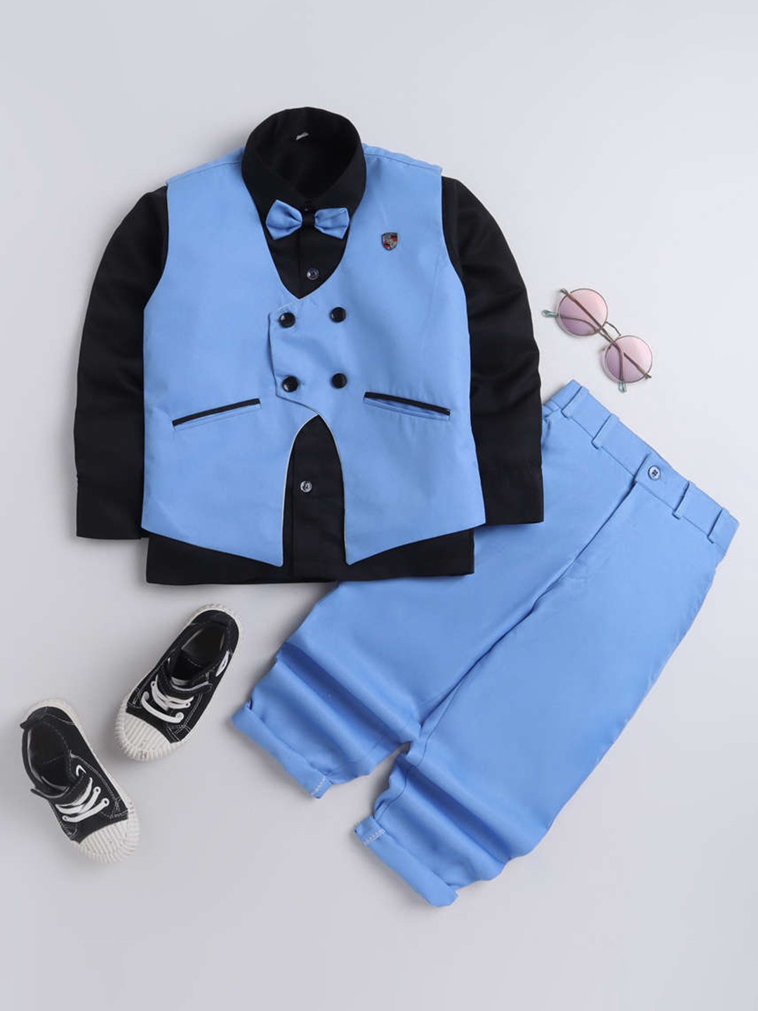 

DKGF FASHION Boys Blue & Black Solid 3 Piece Suit